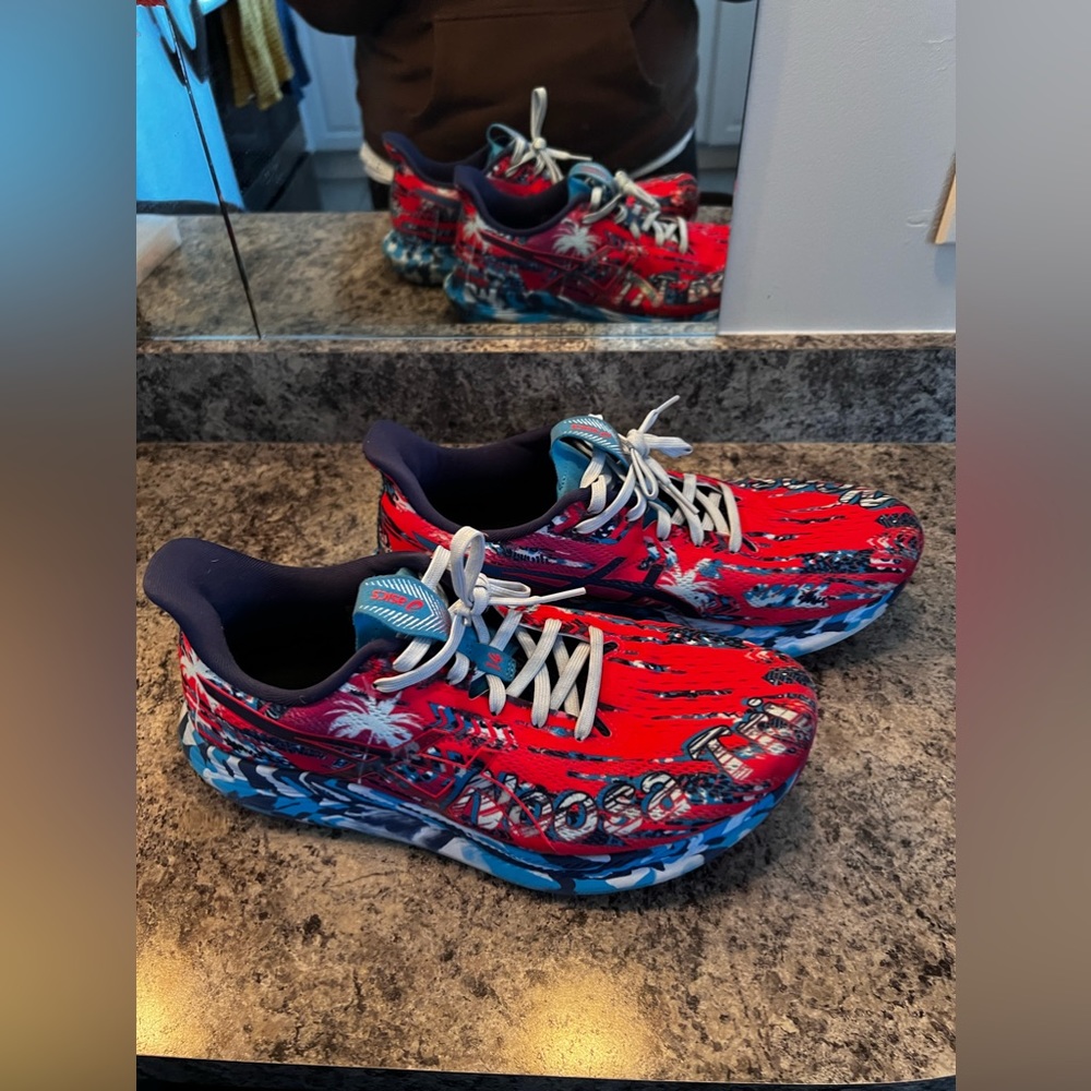 Asics Noosa Dry Tri shoes, worn a couple times, barely used condition, gorgeous!